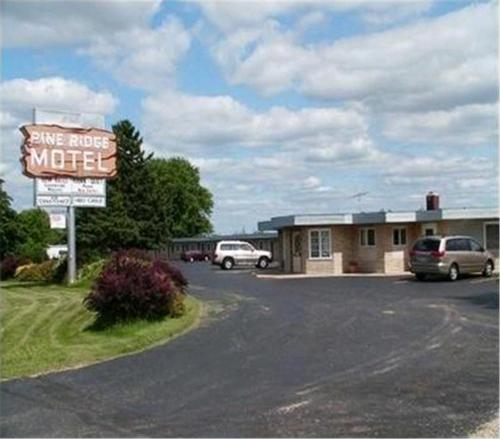 Pine Ridge Motel - Accommodation - Dodgeville