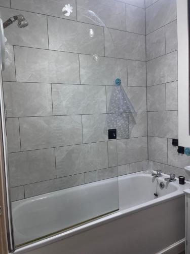 Holiday Stay 4 min to Edinburgh City Centre & Free Car Park in Millerhill