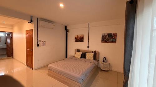 ห้องมาตรฐานเตียงใหญ่ (Standard Double Room)