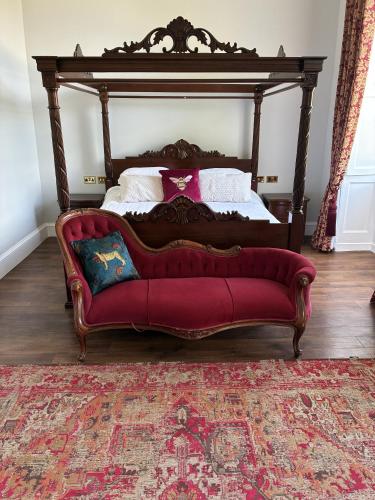 Uppercourt Manor in Dunmore