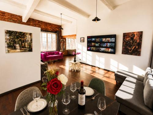 City Centre Apt, Sleeps 8, Parking, Shops & Trains, Liverpool