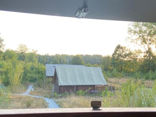 Tiny ou Petite maison sur roulettes in Beaurepaire En Bresse