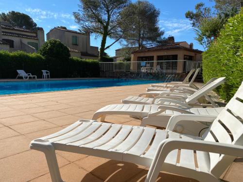 Villa, avec piscine, Proche mer, gare et commerce