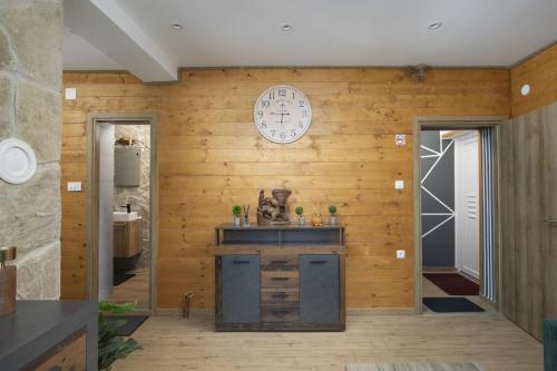 Villa Velebita House for 9 near Plitvice Lakes in Donji Babin Potok