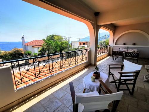 House M A R Y in Pefkali (Korinthia)