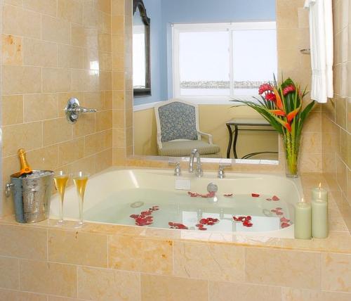 King Room with Ocean View and Spa Bath