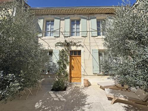Maison Lamanon, cour privée aux oliviers - Location, gîte - Graveson