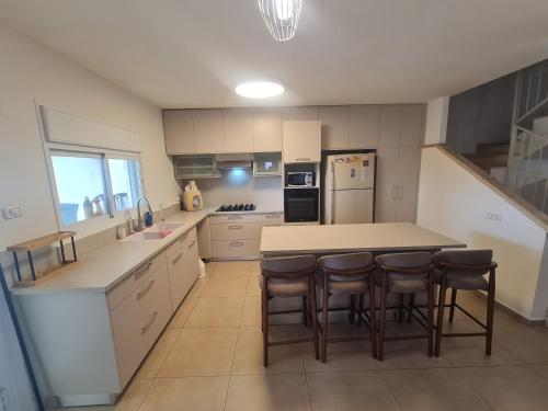 וילה נוף הרים שלומי in Shlomi