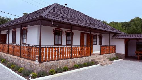 . Pensiunea La Casa lui Moș Ion Bitca