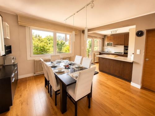 virtuve, Maison spacieuse 8 pers avec jardin aux portes de Lille in Saint-Andre-lez-Lille
