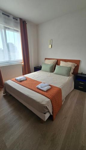 Résidence Les Poiriers - Petite chambre tout confort avec salle de bain privative - Chambre d'hôtes - Vittel