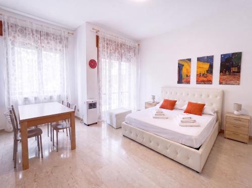 Navigli - Sunny & Peaceful Flat in Leafy Courtyard