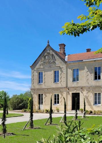 Chateau Bernon Gite 15 Personnes - piscine et SPA in Queyrac