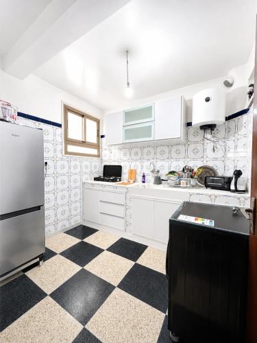 주방, Calm Central Stay Near Beach - High-Speed WiFi, Free Parking in 엘 마시라