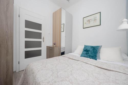 Stylish & Comfortable Apartment in Warsaw City Center by Noclegi Renters - image 4