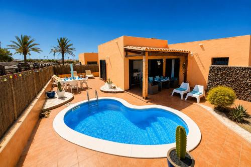 Dar Nur villa Ideal for Families, Couples, and digital Nomads with Private Pool BBQ Solarium