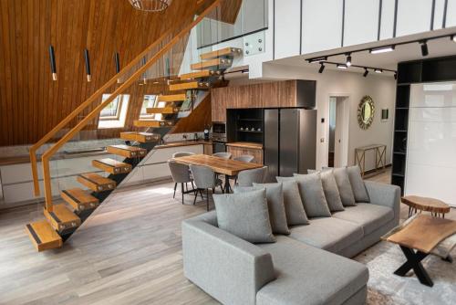 AVA Chalet with Jacuzzi in Komarnika