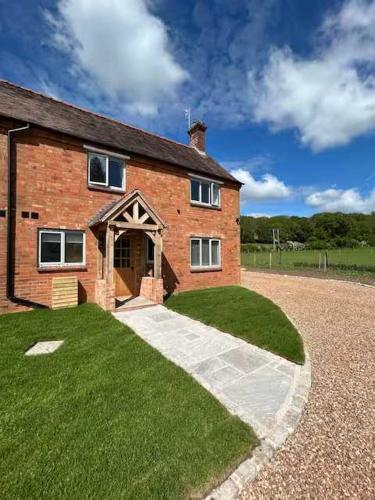 Ashen Cottage Near Stratford & Warwick in Wootton Wawen