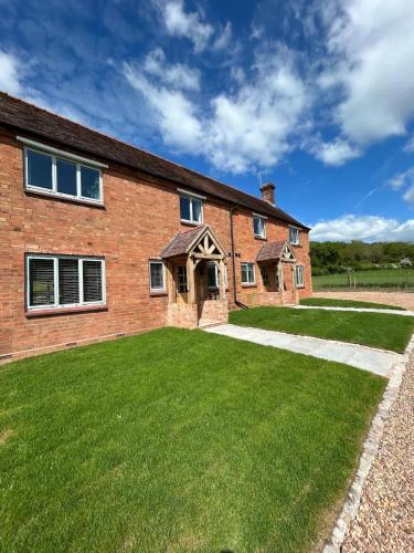 Knowle Cottage Near Stratford-upon-Avon in Wootton Wawen