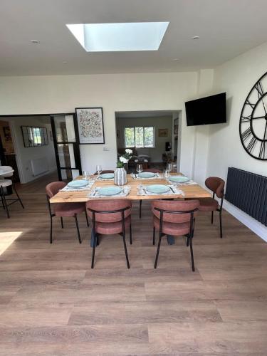 Knowle Cottage Near Stratford-upon-Avon in Wootton Wawen
