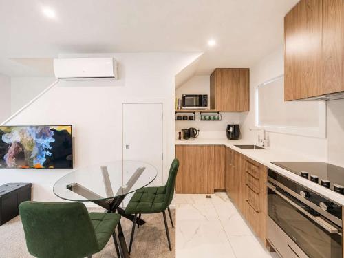 Bright City Base - 1Bed Kitchen Outdoor Space - image 5