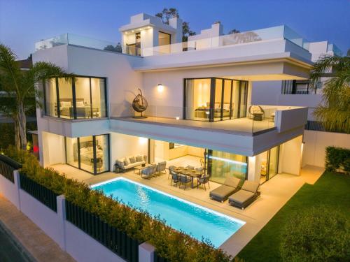 Luxury Villa with private pool - image 5
