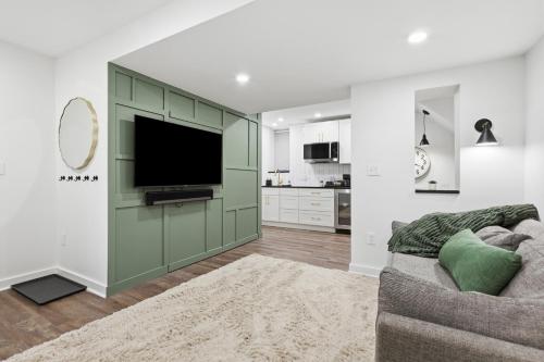 Modern Private Suite in Greenfield, Own Entry in West Homestead (PA)