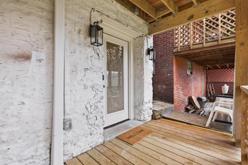 Modern Private Suite in Greenfield, Own Entry in West Homestead (PA)