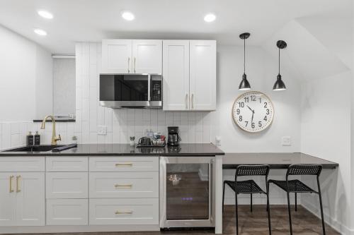 Modern Private Suite in Greenfield, Own Entry in West Homestead (PA)