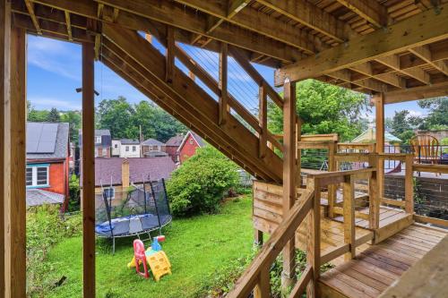 Modern Private Suite in Greenfield, Own Entry in West Homestead (PA)