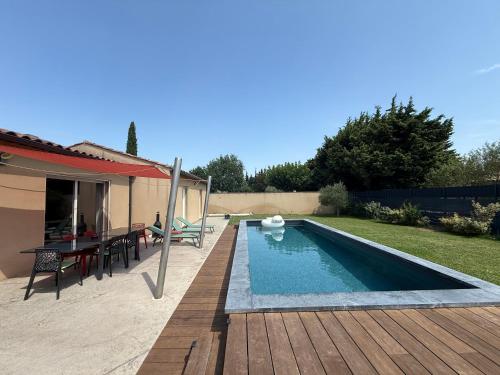 Maison 120m, piscine,jardin, parking, boulodrome in Sainte-Cecile-les-Vignes (Alpes)