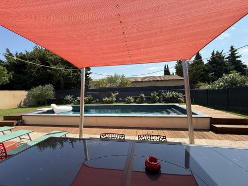 Maison 120m, piscine,jardin, parking, boulodrome in Sainte-Cecile-les-Vignes (Alpes)