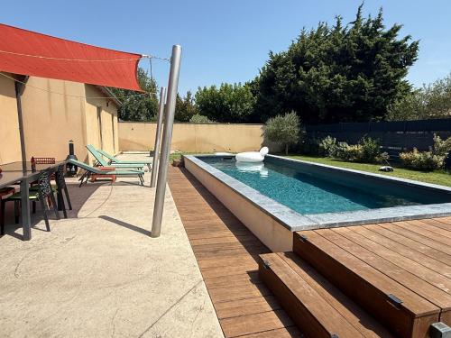 Maison 120m, piscine,jardin, parking, boulodrome in Sainte-Cecile-les-Vignes (Alpes)