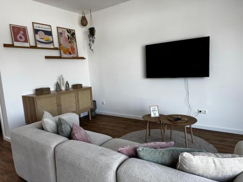 FeWo Singapore 3-Zimmer Wohnung mit Balkon am See in Gross Koris