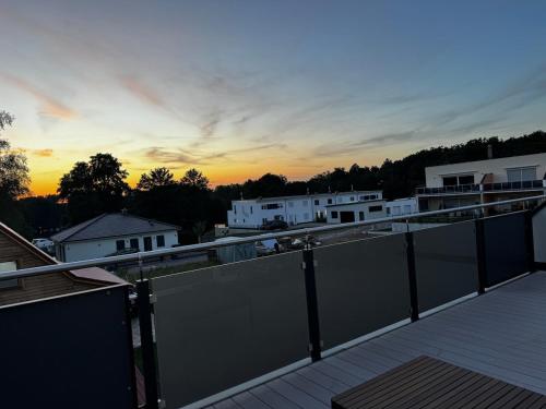 FeWo Singapore 3-Zimmer Wohnung mit Balkon am See in Gross Koris
