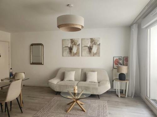 Rue Henri Bergson Apart