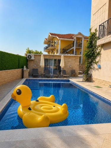 Private luxurious house with pool and garden