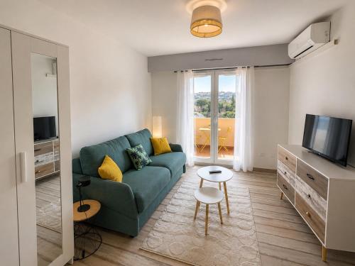 Lovely studio with balcony - central location