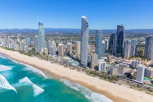 Deluxe Chevron Renaissance - Gold Coast Deluxe Chevron Renaissance - Gold Coast
