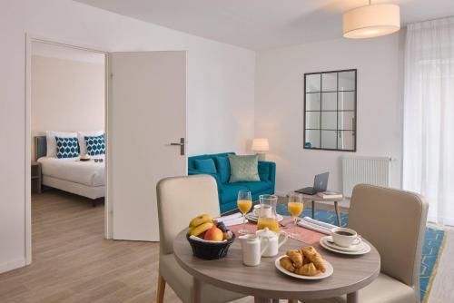 Quality Aparthotel Morangis Orly near Laoasian