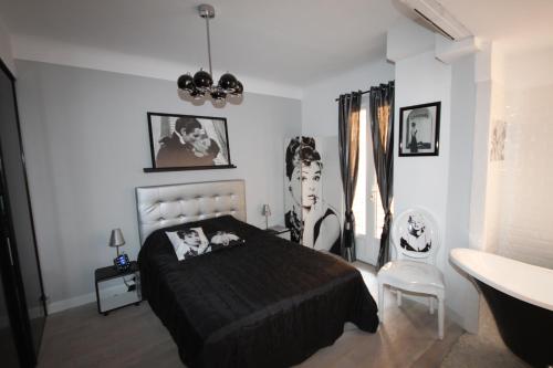 From Hollywood to Bollywood 2 Bedrooms 2 Bathrooms - 1 min from Croisette&Beach, 12 Min from the Palais