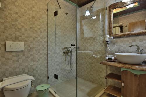 Chambre avec 2 lits, vue sur la piscine