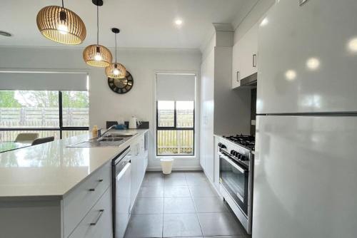 Comfort Retreat VIC Officer 5BR WiFi Parking in Berwick