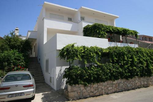 HVAR apartments 8 min to the beach 4
