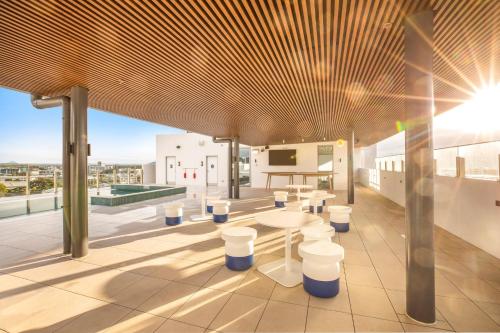 Lobby, Holiday Inn & Suites Sunshine Coast by IHG in Sunshine Coast