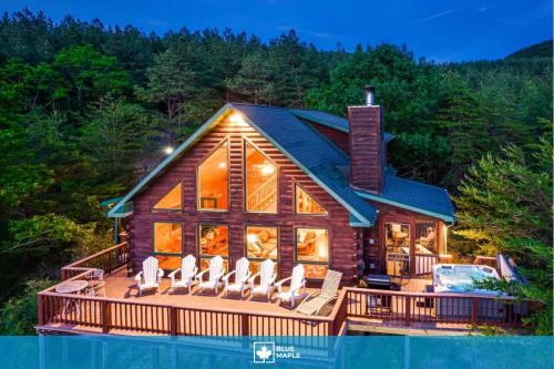 Mountain Cabin w 40 Acres, Hot Tub, FirePit & More