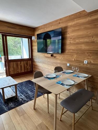 Cozy apartment minutes to telepherique