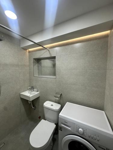 Μπάνιο, Cozy City Center Studio in Old Tbilisi in Πόλη Τ'μπιλισι