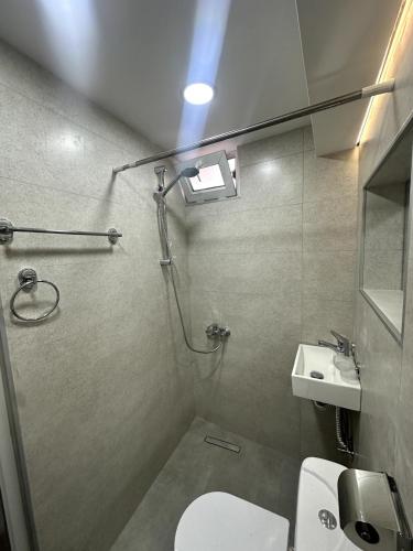 Ντους, Cozy City Center Studio in Old Tbilisi in Πόλη Τ'μπιλισι