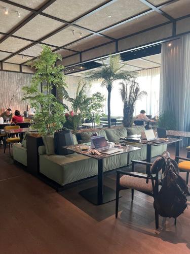 Restaurant, Stallions Suites Penang near Super Long Chinese Cruller King